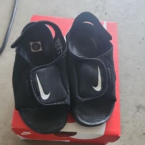 Nike Sunray Adjust 5 V2 Black and White Sandals